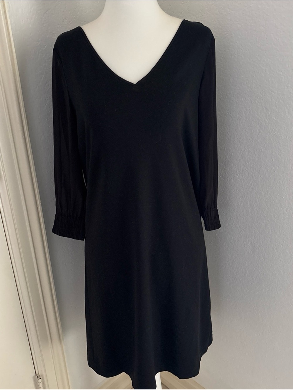 Lafayette 148 New York Black V-Neck Shift Dress small
